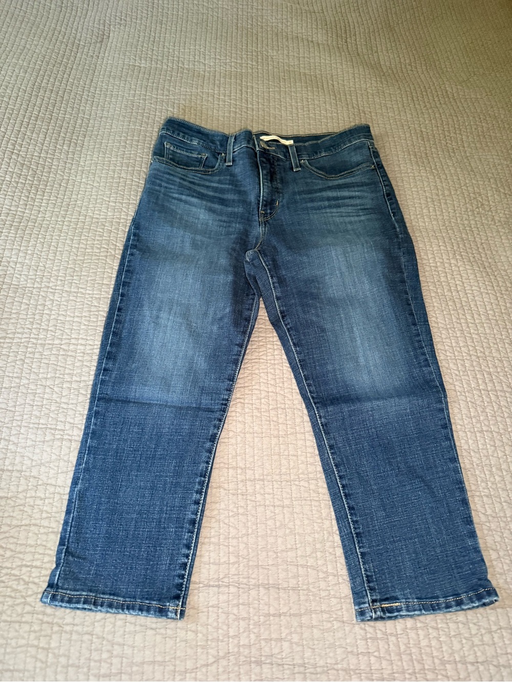 Levi's Women's 311 shaping skinny capri size 31